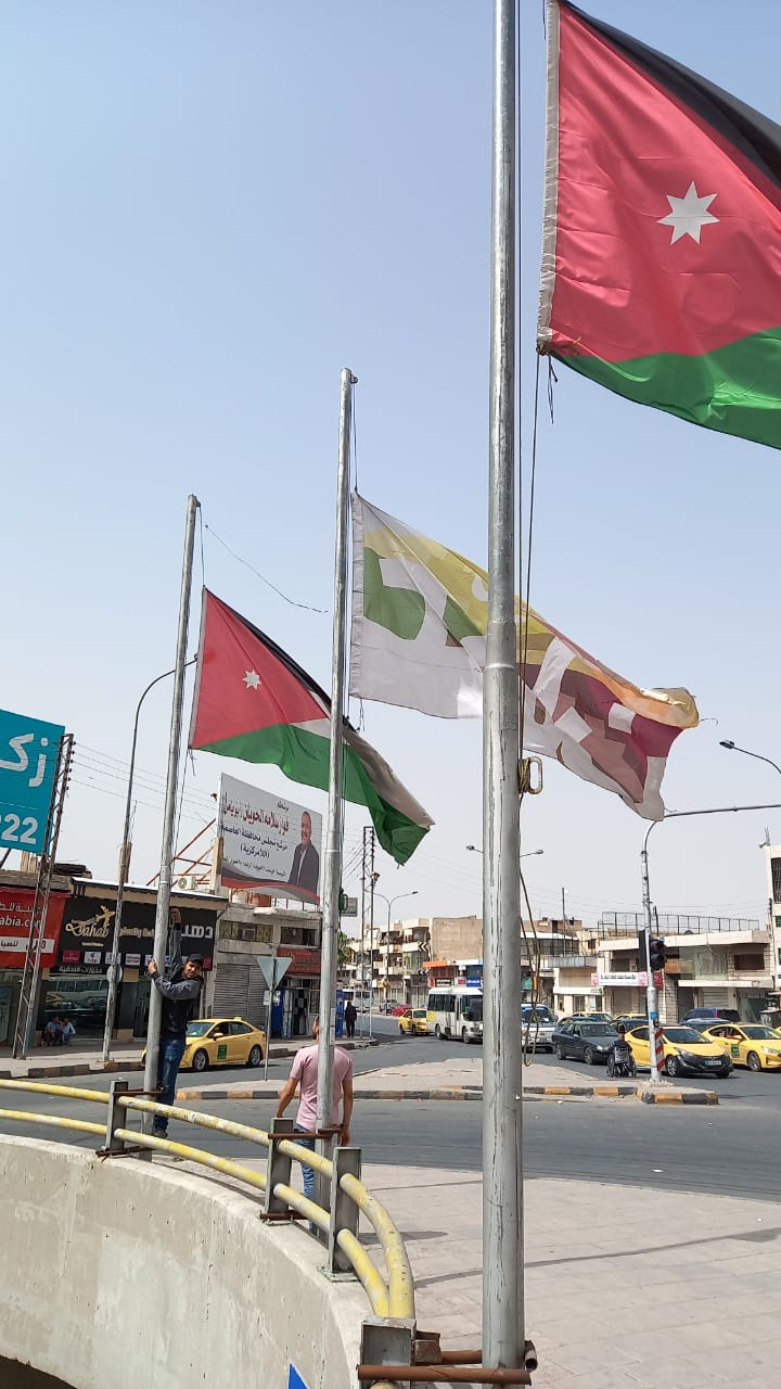 أمانة عمان تنكس الأعلام حدادًا على وفاة رئيس دولة الإمارات العربية المتحدة
