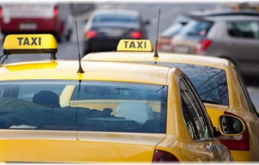 Патент такси москва. Такси в Праге. Таксист русский царь фото Париж.