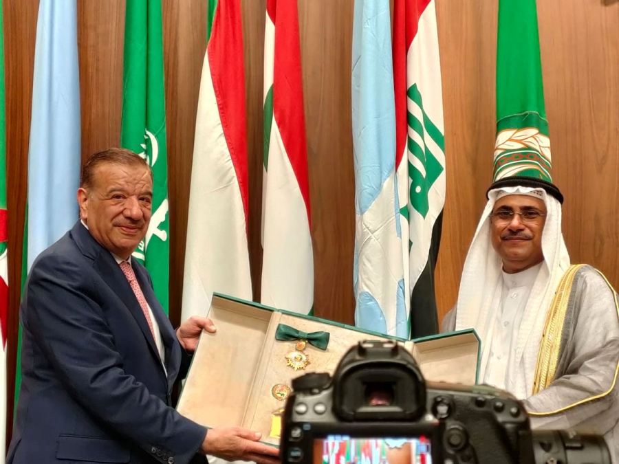 البرلمان العربي يمنح الدغمي وسام التميز العربي