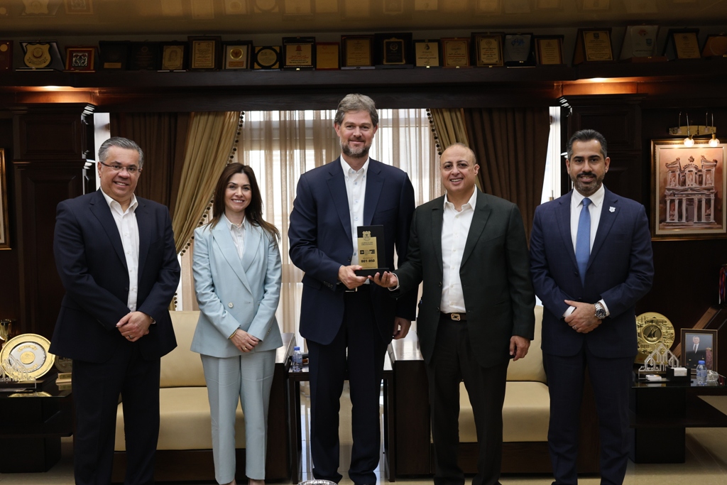 دالحوراني يستقبل في عمان الاهلية الرئيس التنفيذي للبنك الأردني الكويتي