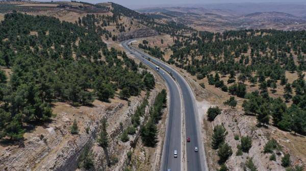 تحويلات مرورية إثر إغلاق جزئي لطريق إربد - عمان ليلة الخميس - الجمعة