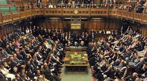 موجة استقالات وتعديلات بحكومة ستارمر وعزل رئيسة مجلس العموم