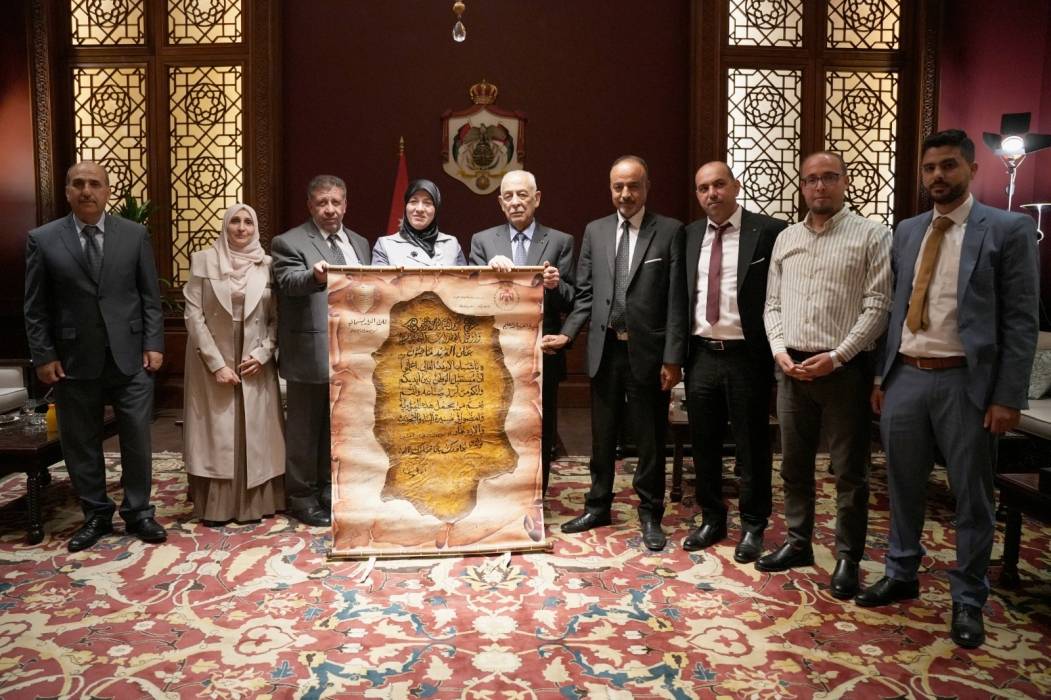 رئيس الديوان الملكي يلتقي وفدا تربويا من مديرية التربية والتعليم المزار الشمالي