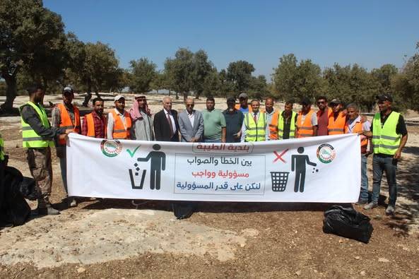 لواء الطيبة ينظم يوم عمل ميداني لتنظيف غابات مندح وأماكن التنزه ضمن حملة النظافة العامة