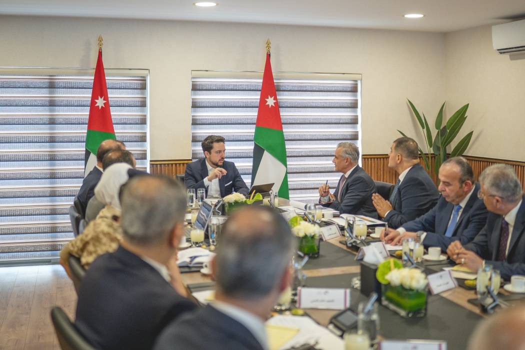 ولي العهد يطلع على الاستراتيجية الوطنية للأمن السيبراني 2025 - 2028