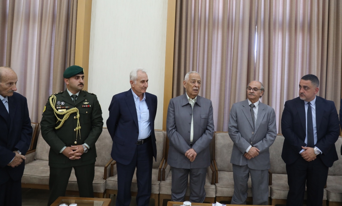 مندوبا عن الملك وولي العهد العيسوي يعزي عشيرتي حداد والطراونة