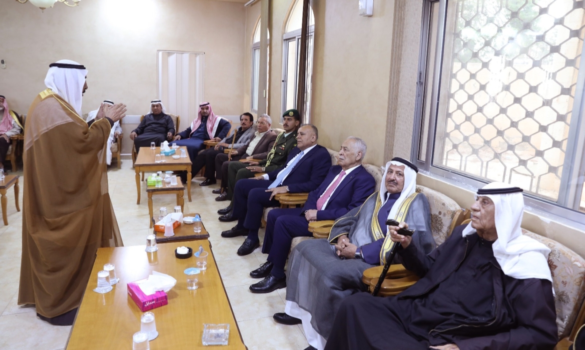 مندوبا عن الملك وولي العهد العيسوي يعزي عشيرتي الشخاترة وأبو وندي