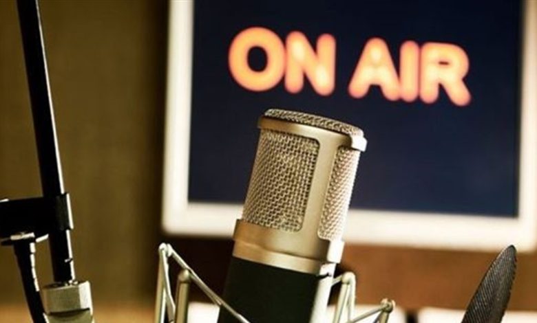 بتهمة السب وتشويه السمعة التحقيق مع إعلامي شهير