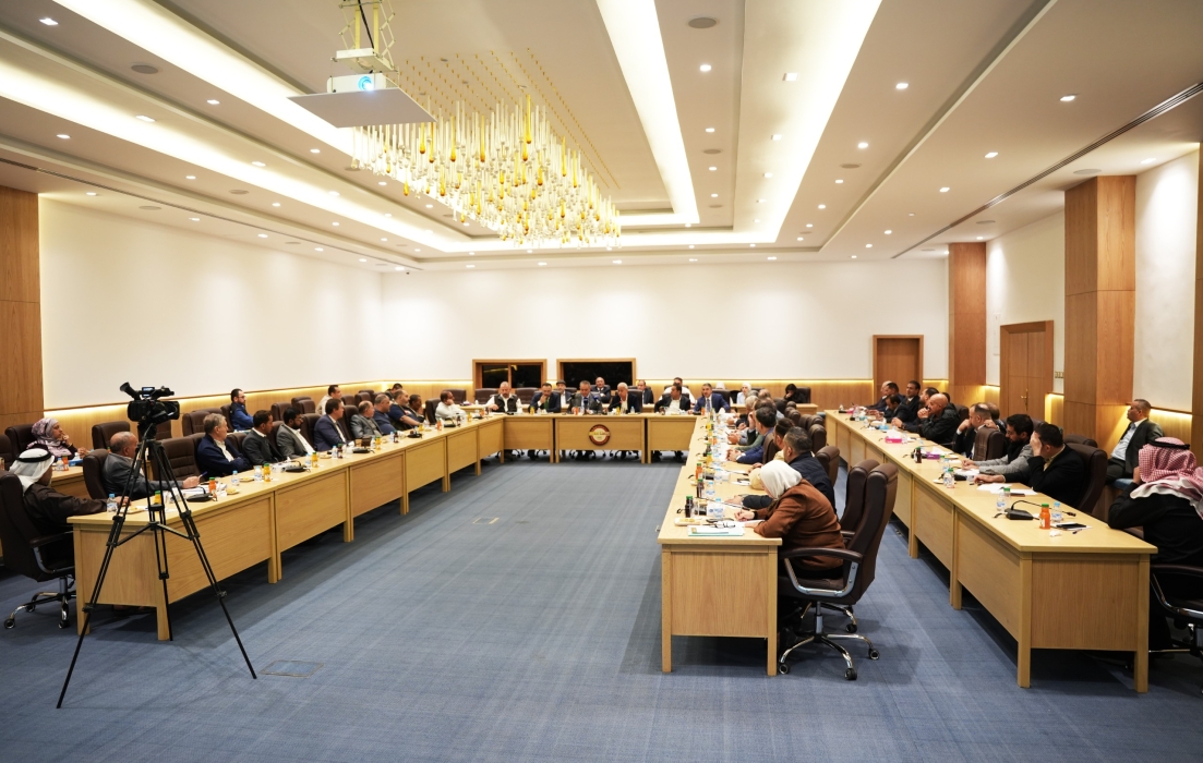 صناعة عمان تبحث معيقات القطاع الصناعي  ذات العلاقة بعمل وزارة البيئة