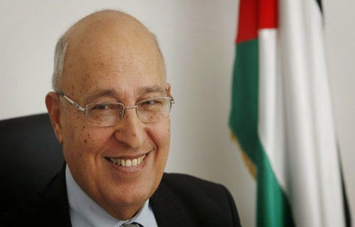 أسرة الدكتور نبيل شعث تنفي خبر وفاته