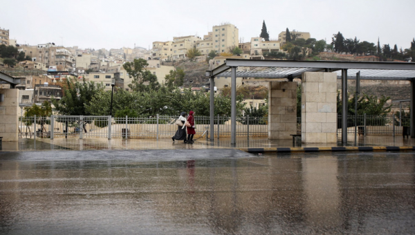 الثلاثاء أجواء باردة نهارًا وتوقع زخات مطرية ليلًا