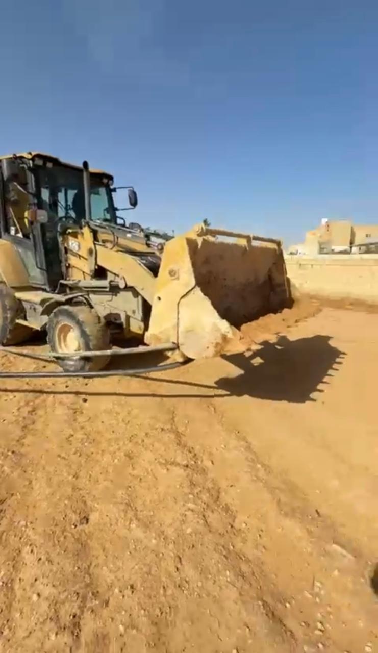سلطة المياه ضبط حفارة مخالفة في البادية الشمالية وخطوط لتعبئة صهاريج في الموقر 