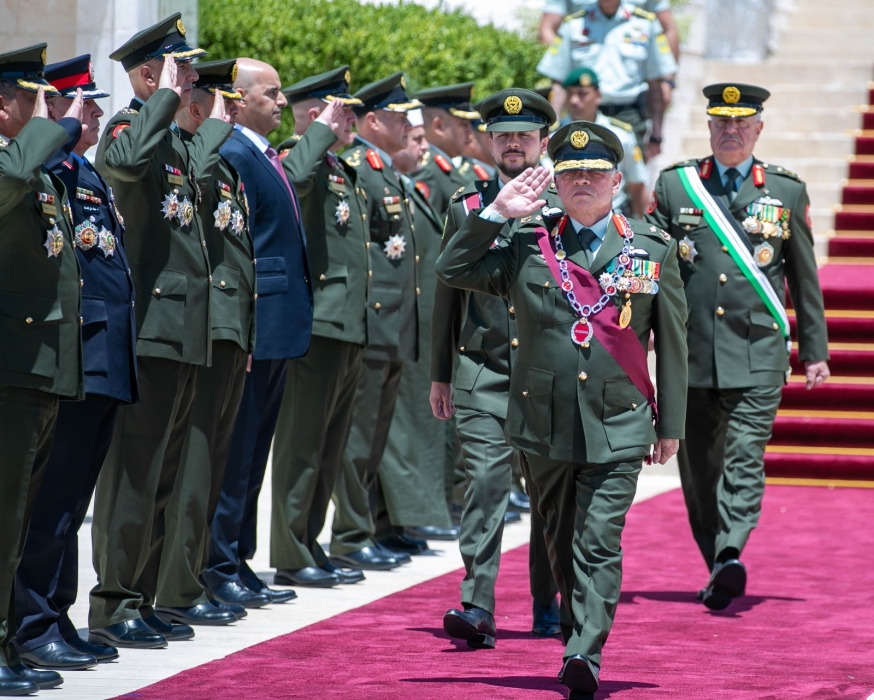 حياةُ ملكٍ وسيرةُ قائد