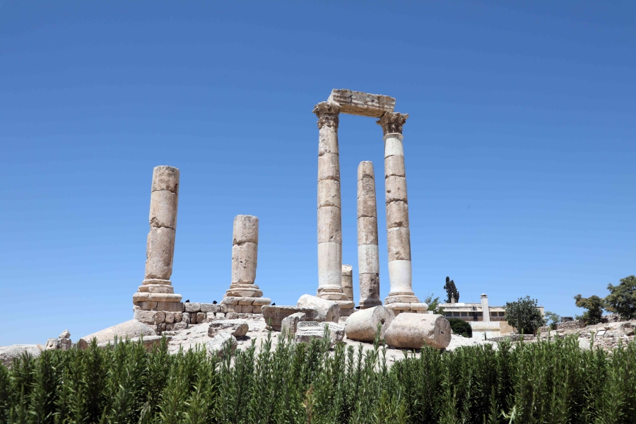 أجواء مشمسة وباردة نسبيا اليوم وانخفاض الحرارة غدا