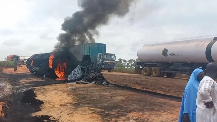 30 قتيلا جراء تحطم شاحنة ركاب شمال نيجيريا