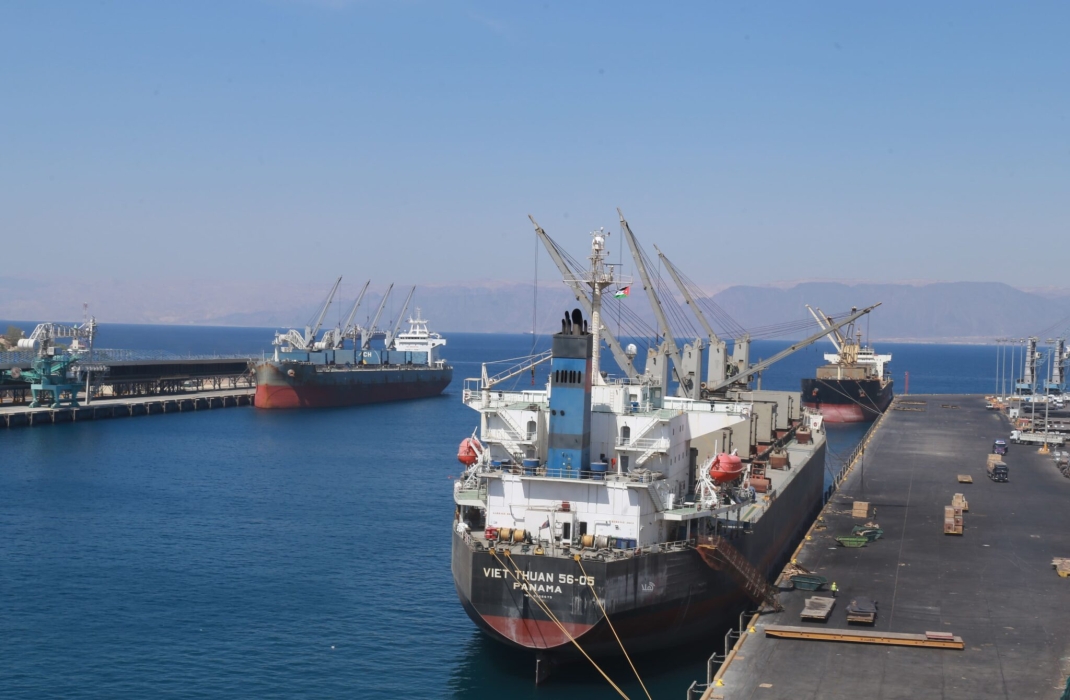 6 بواخر ترسو على أرصفة ميناء العقبة وحركة الملاحة البحرية تسير بشكل اعتيادي