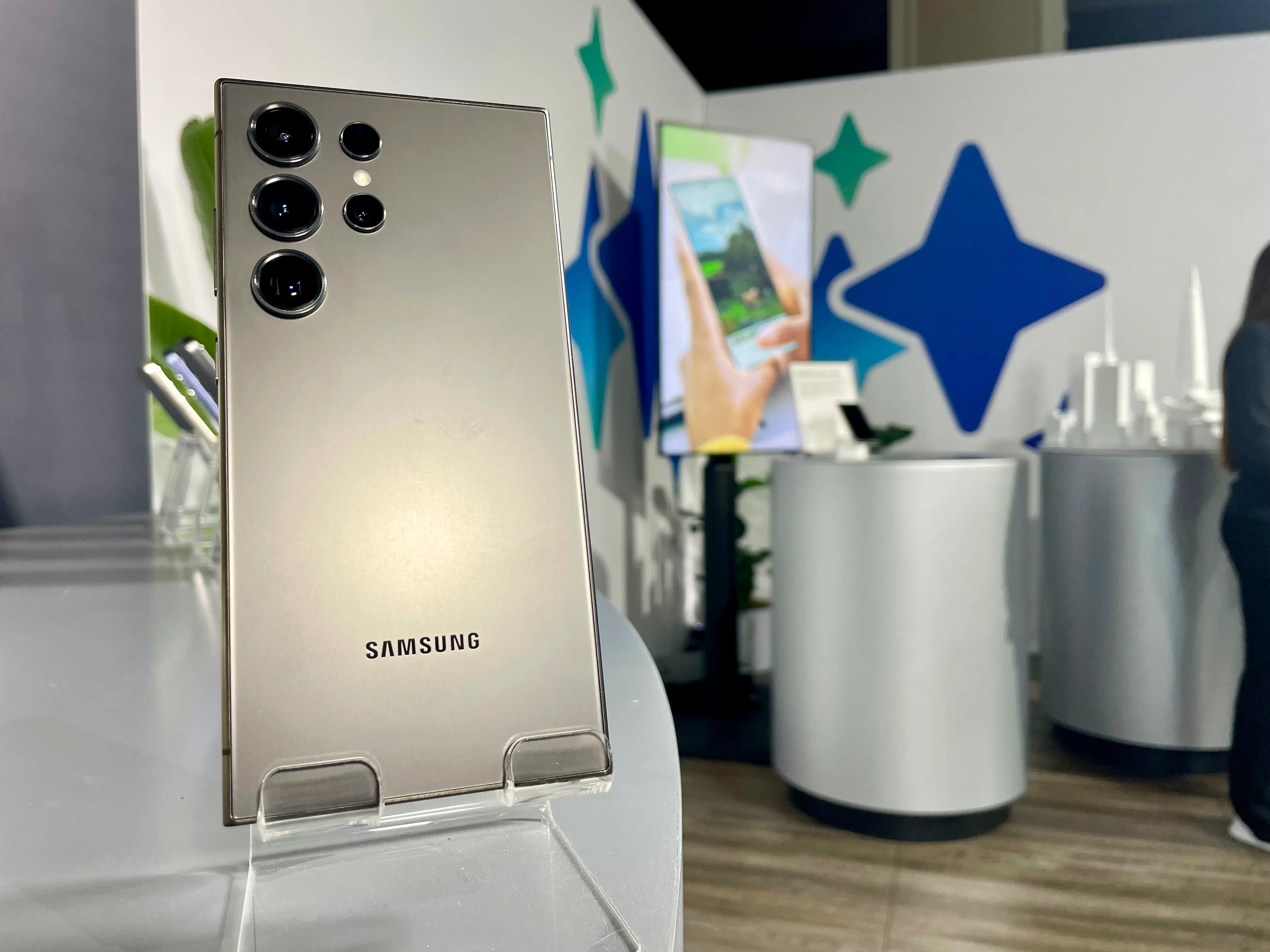Samsung Teases AI-Powered Camera for Next Flagship Phone, Sparks Debate
