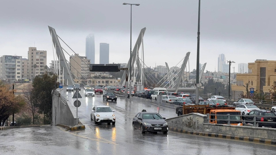 أجواء باردة وماطرة وتحذيرات من تشكل السيول والرياح القوية