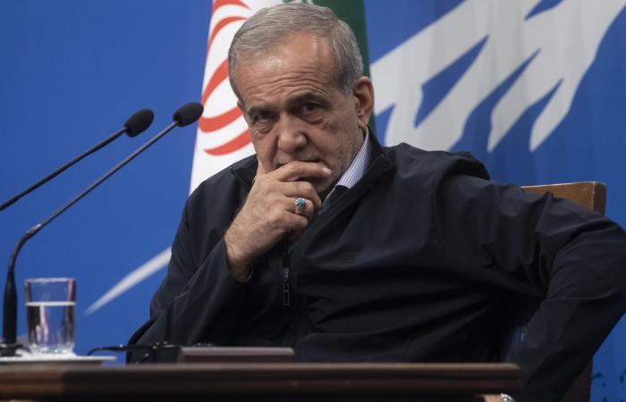 أمير سعودي يرد على رئيس إيران ورسالته بالعيد لدول الجوار إخوتنا