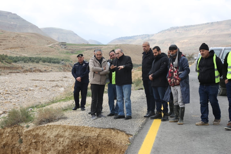 وزير الأشغال يتفقد طرق تضررت من السيول في الطفيلة والكرك