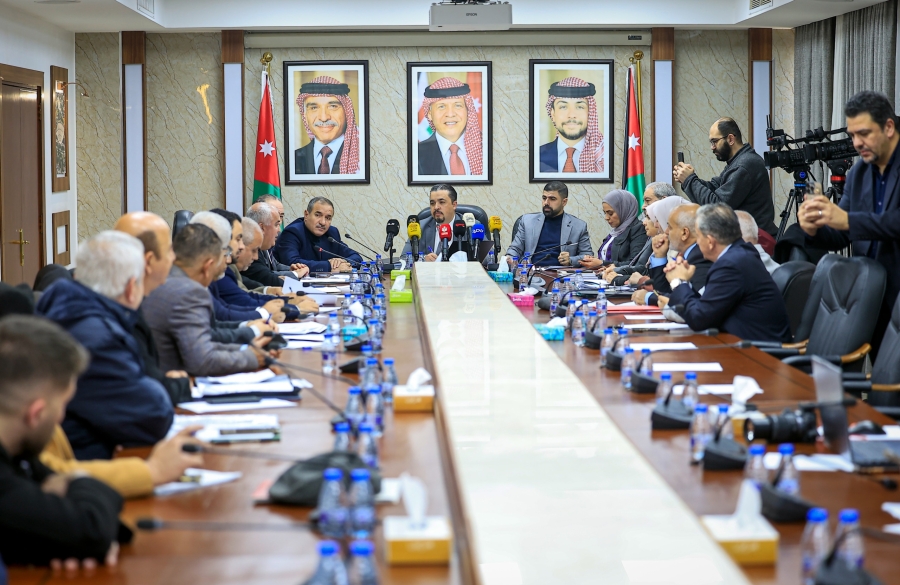 حواري في لقائه مع نقابة المهندسين مستمرون في الحوارات مع النقابات المهنية لأنها شريك أساسي