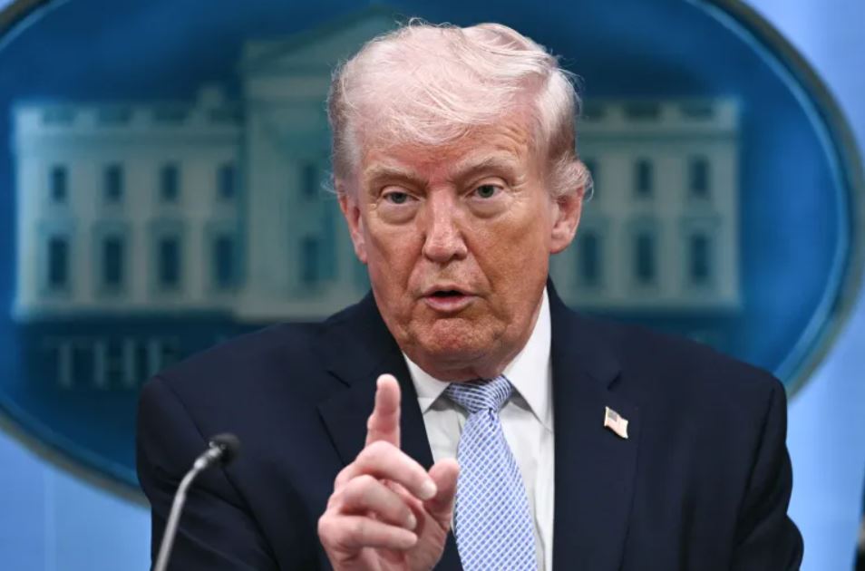 ترامب أوافق على وقف الضربات ضد إيران لمدة أسبوعين