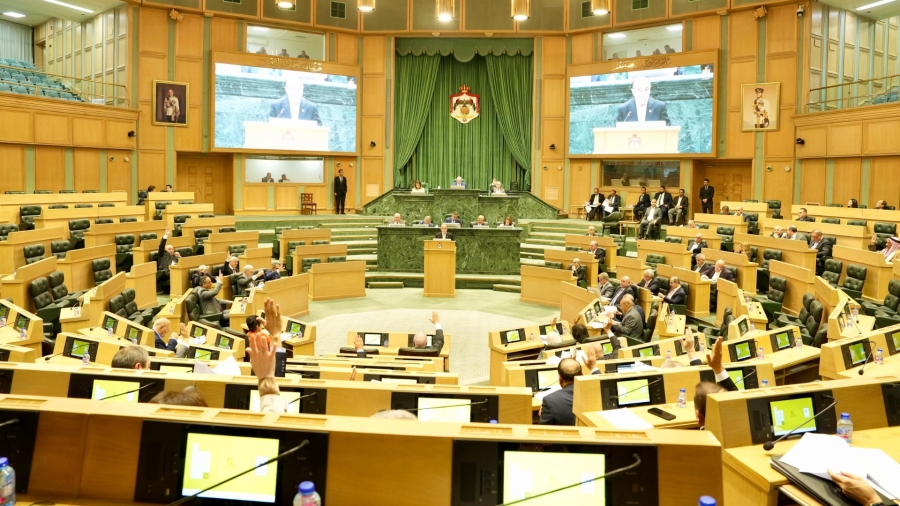 الأعيان يقر 6 مشاريع قوانين كما وردت من النواب