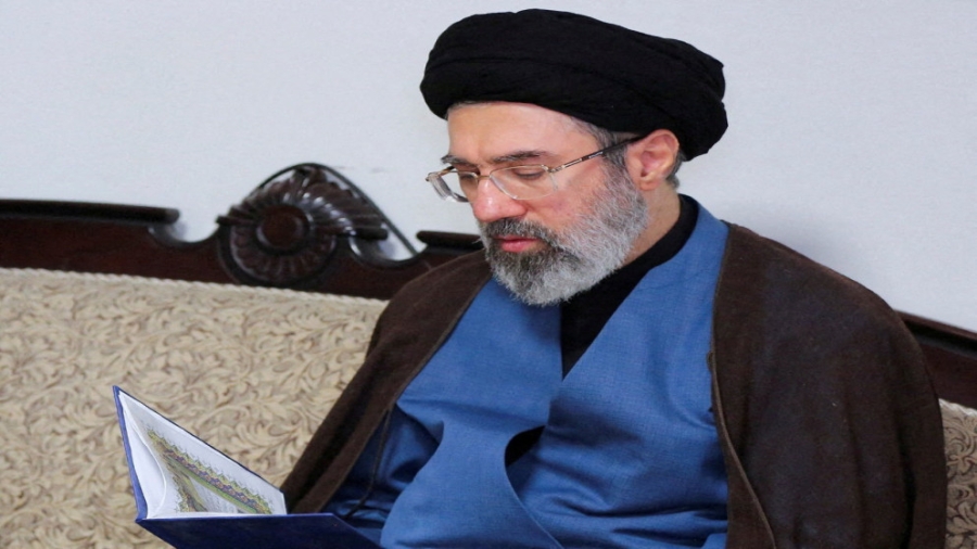خامنئي الإدارة الجديدة لمضيق هرمز ستجلب الهدوء والتقدم